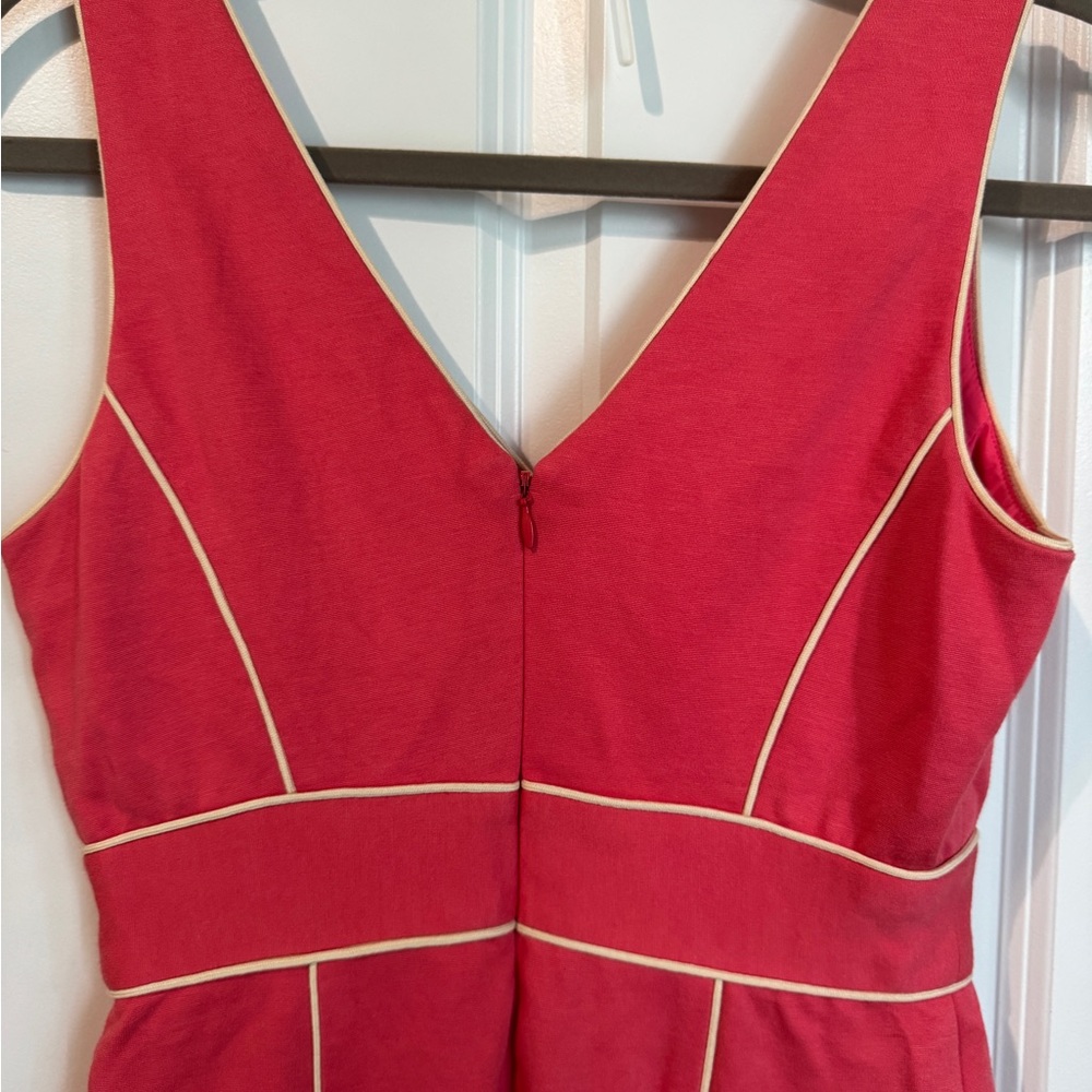 Trina Turk Hibiscus Sheath / Bodycon Dress with Contrasting Piping Size 2 - Picture 5 of 5